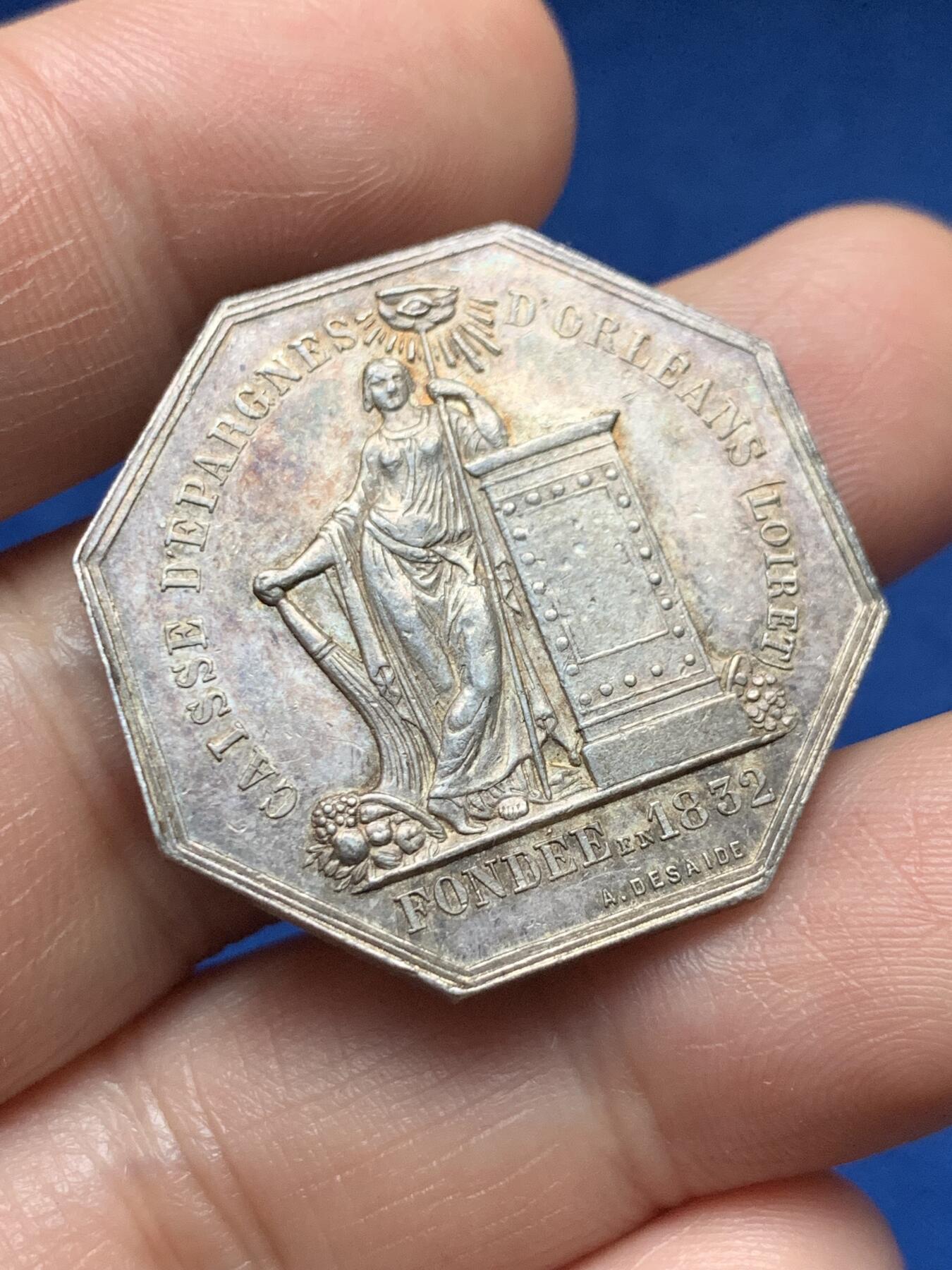 《竞宝斋》第374场 周日，周一，周二 3场连拍 （全场包邮） 法国1832年奥尔良卢瓦雷省储蓄银行纪念八角银章，12.3克 30.8mm 丰饶角AR边铭