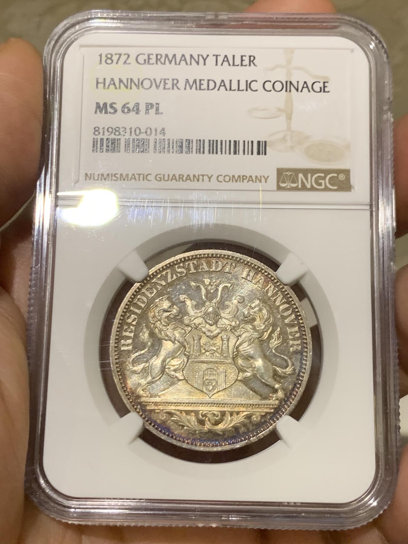 《竞宝斋》第374场 周日，周一，周二 3场连拍 （全场包邮） 唯一冠军分 NGC MS64PL 德国1872年汉诺威射击节女神泰勒，发行仅6317枚，入选克劳斯珍稀币目录。正面日耳曼妮娅女神，背面汉诺威双狮。实物底板带镜面感，绚丽五彩 可遇不可求 PL记录就2个