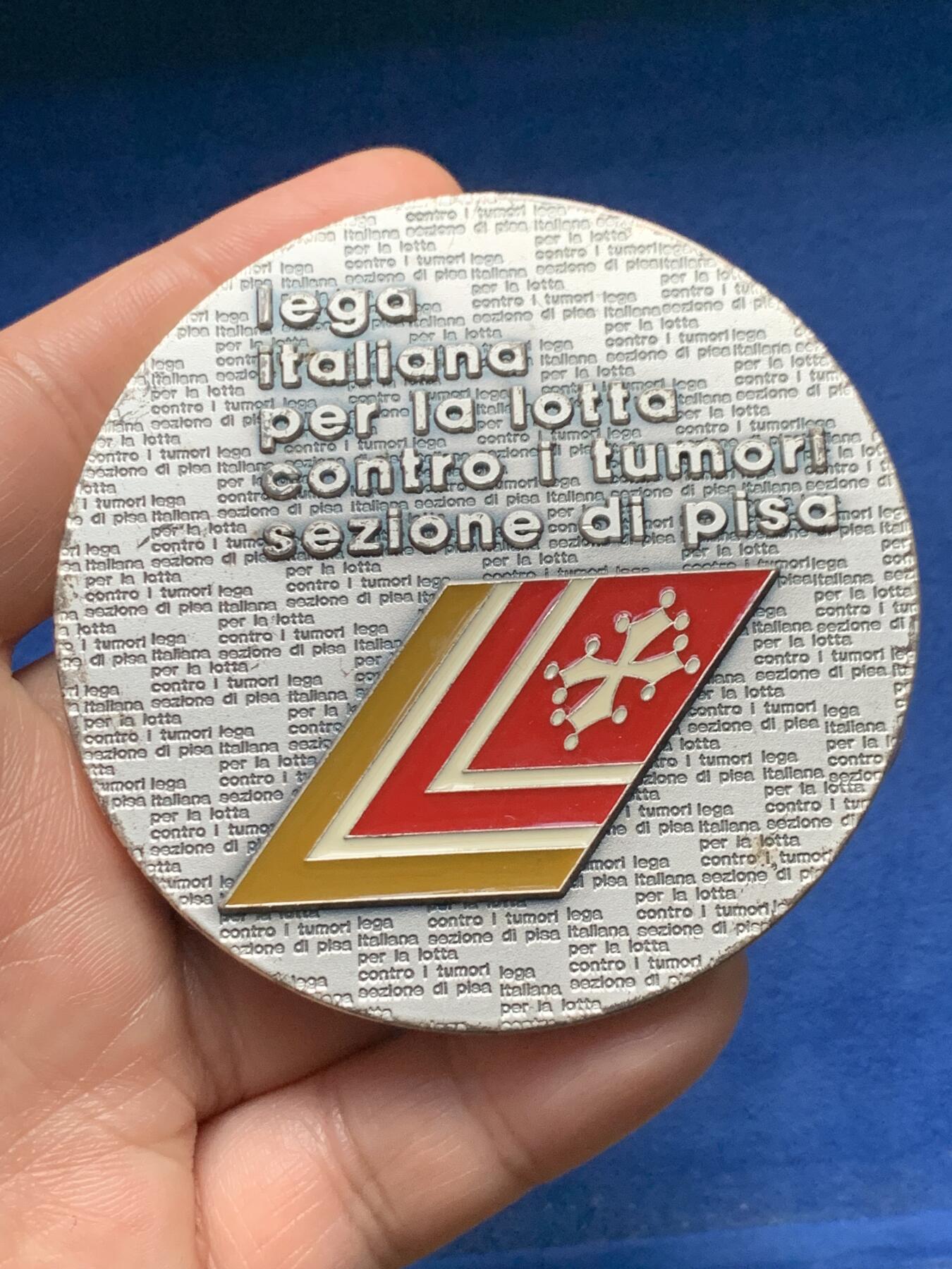 《竞宝斋》第374场 周日，周一，周二 3场连拍 （全场包邮） 意大利1997抗击肿瘤纪念章 70.2mm 148.3克