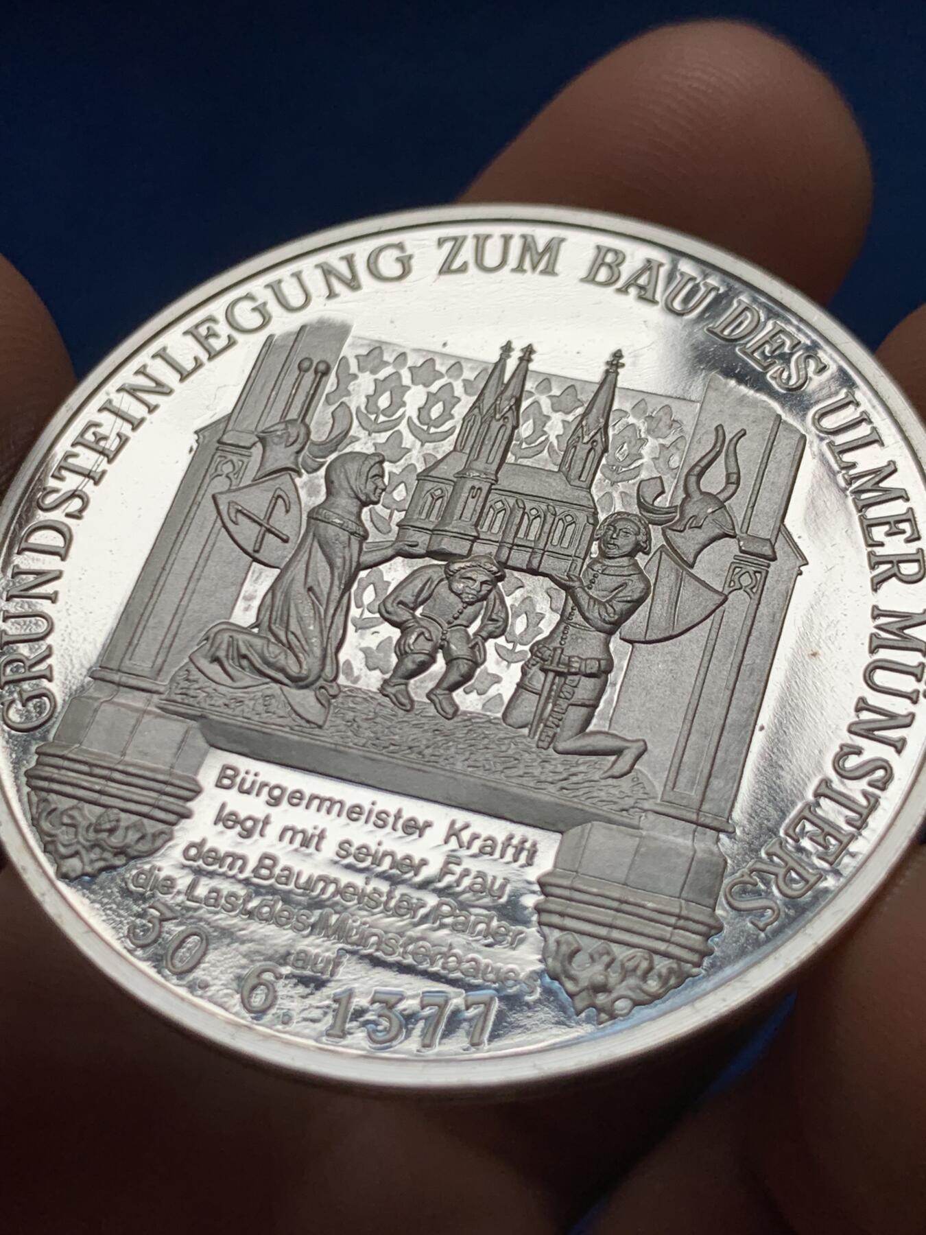 《竞宝斋》第374场 周日，周一，周二 3场连拍 （全场包邮） 德意志联邦共和国1377-1977乌尔默明斯特600周年纪念银章 镜面感 24.9克 40.3mm 纯银