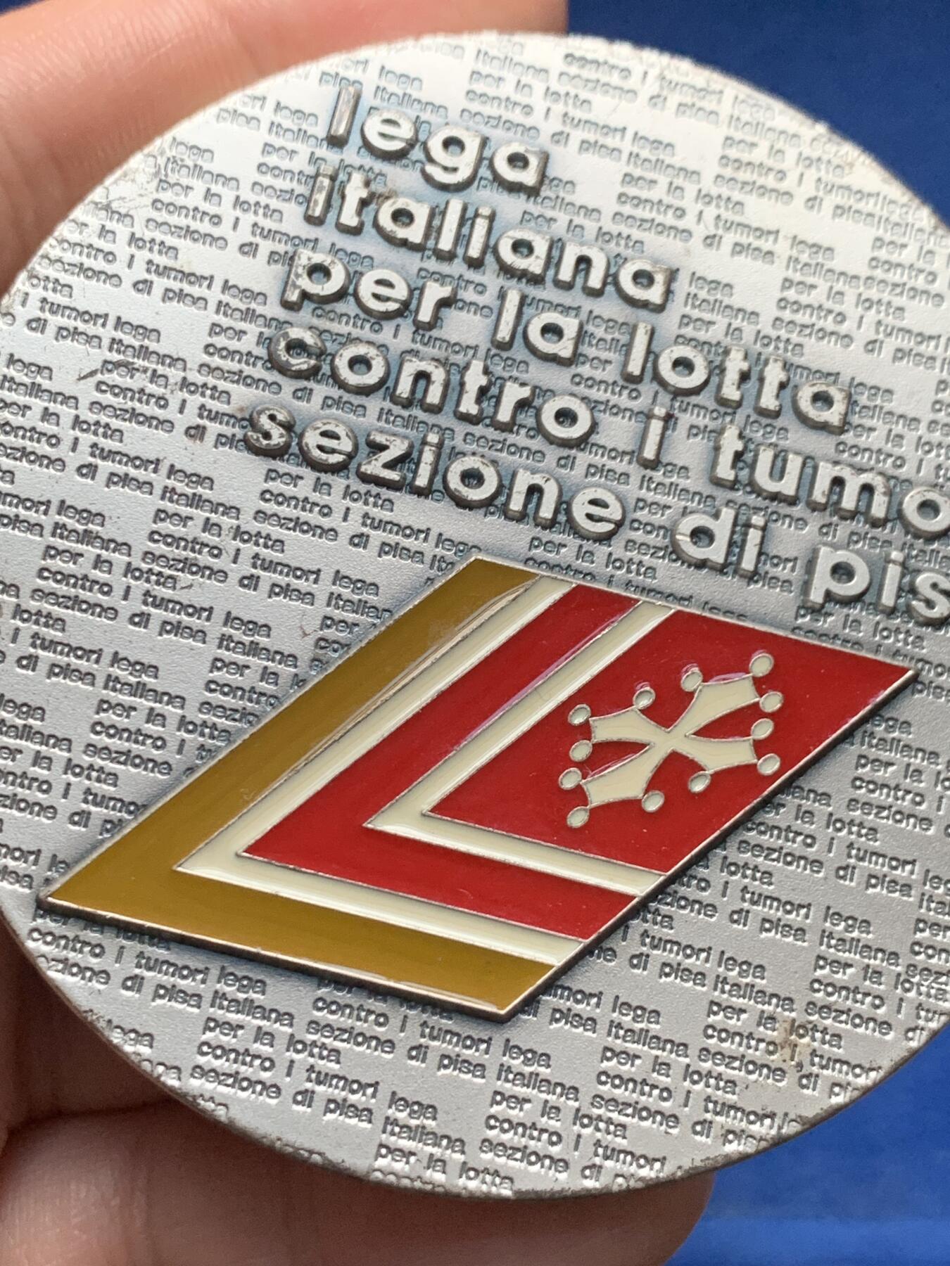 《竞宝斋》第374场 周日，周一，周二 3场连拍 （全场包邮） 意大利1997抗击肿瘤纪念章 70.2mm 148.3克