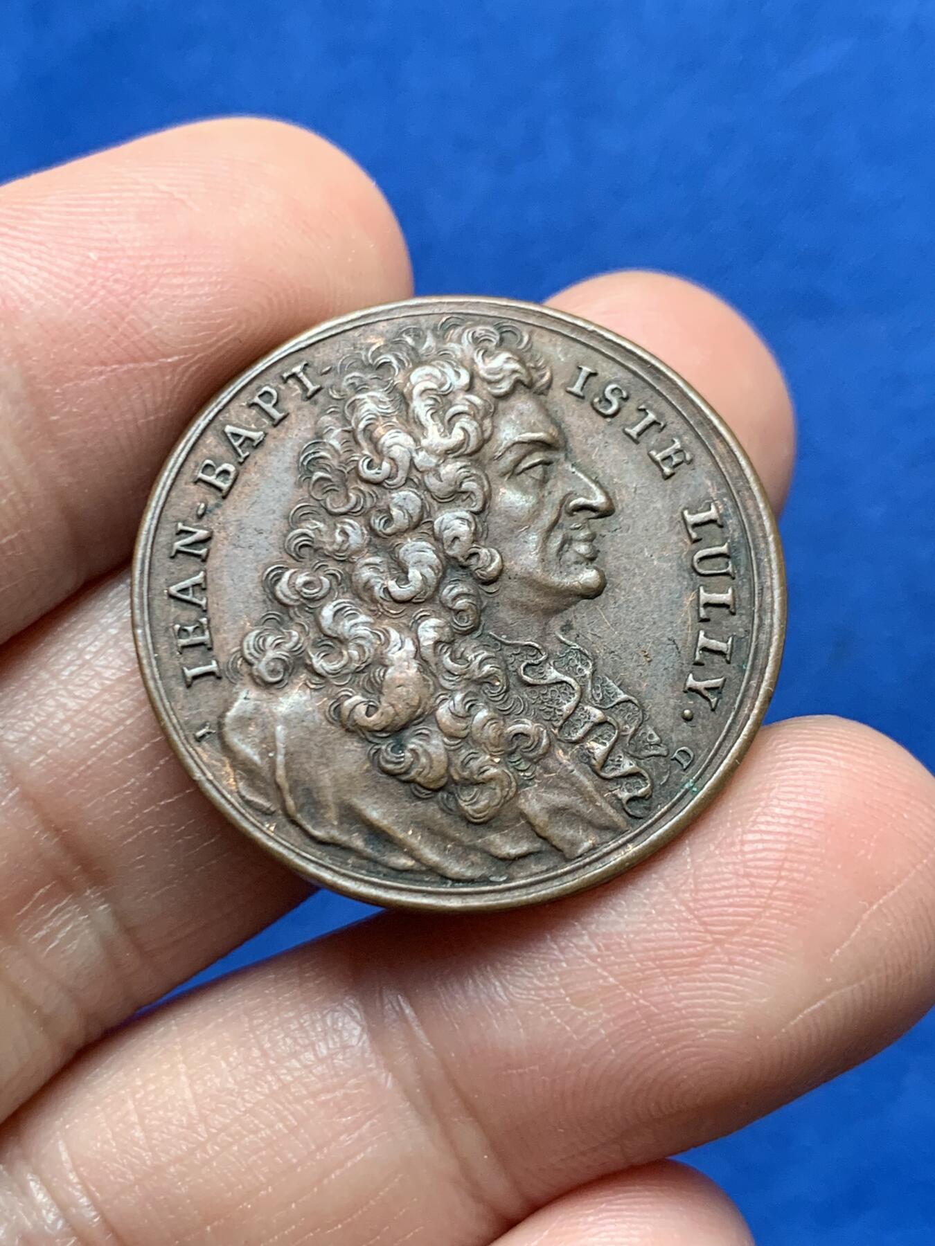 《竞宝斋》第374场 周日，周一，周二 3场连拍 （全场包邮） 法国 让·达西耶作品“路易十四世纪人物肖像”系列奖章创作于1723年至1724年 名人 - 让·巴蒂斯特·吕利 (1632-1687)纪念铜章 8.8克 28.7mm