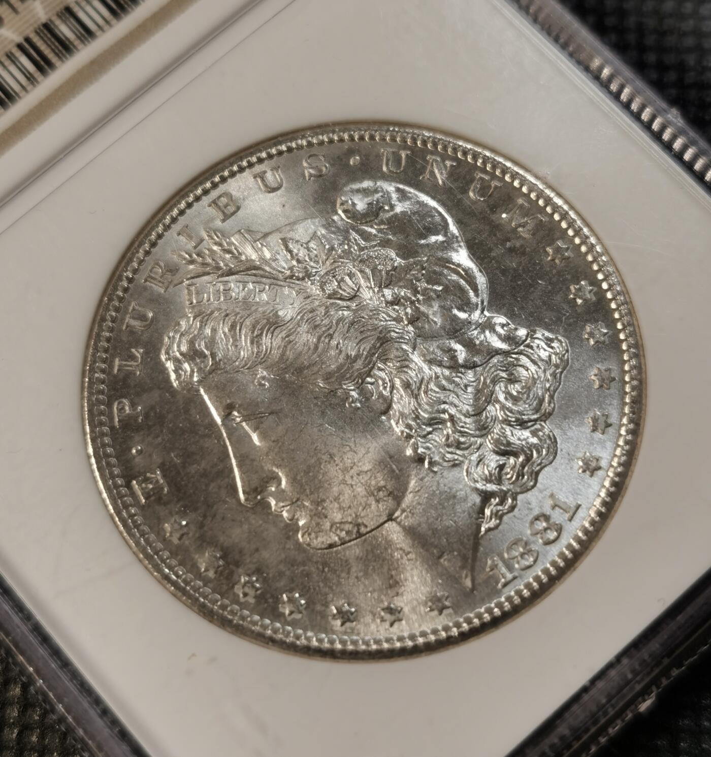  甄臻铺-世界币章拍卖（第14期）送拍享返佣金等优惠多多 NGC-MS65 1881年S版摩根，PL地板，经典小白盒