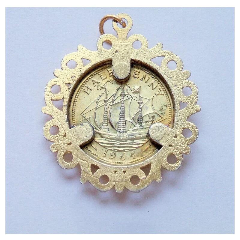  英国1964年 伊丽莎白镀金高浮雕精制币章吊坠 40MM   