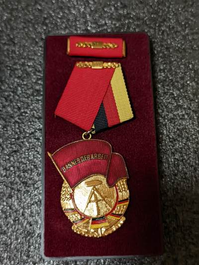 韵星假日拍卖第十四期-- Rimey Holidays Auction 14 （本期包邮与寄存规则有变） - 民主德国二级劳动红旗勋章带盒略