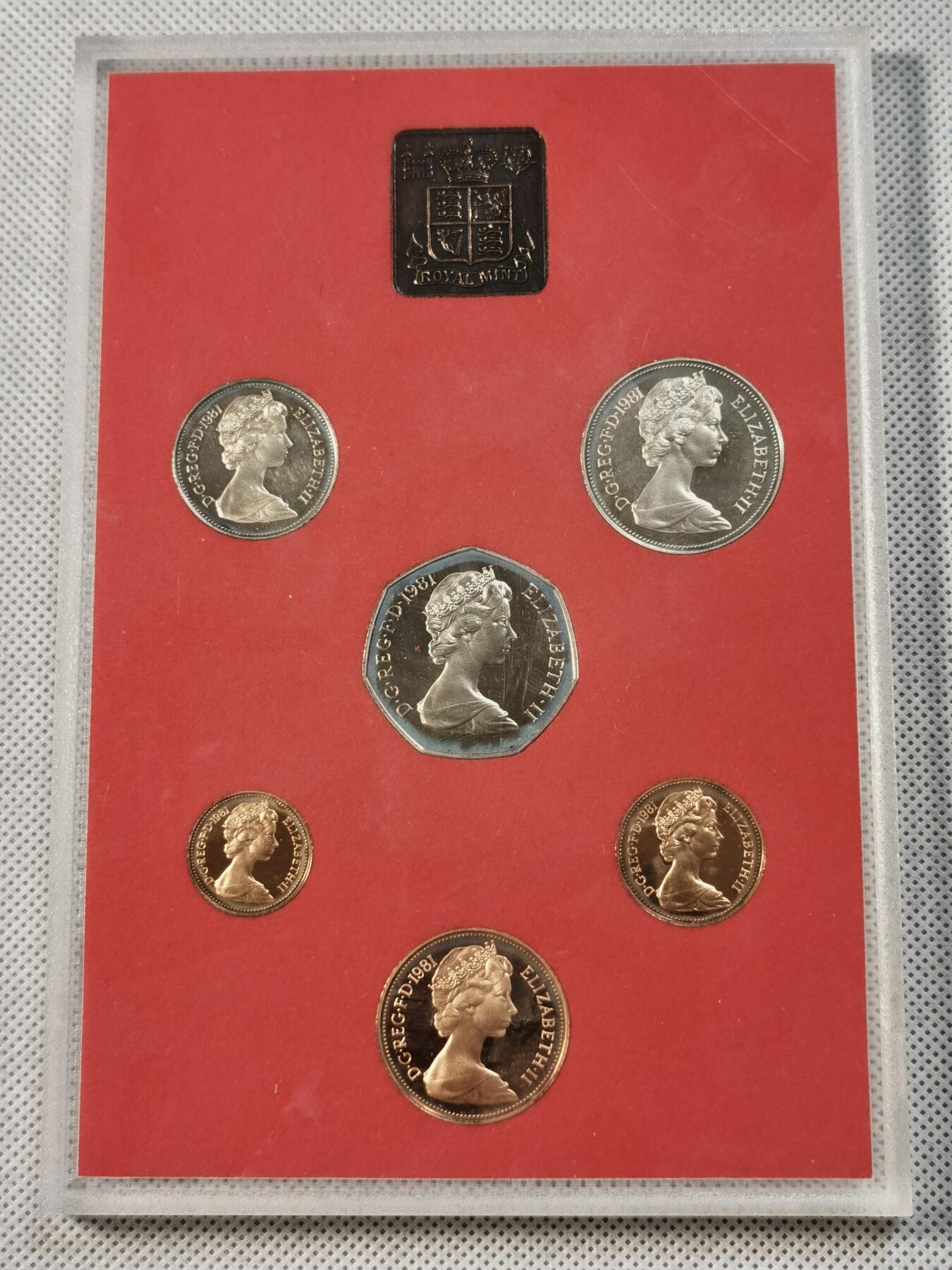  甄臻铺-世界币章拍卖（第14期）送拍享返佣金等优惠多多 1981年英国套币，淡淡自然包浆，所有面值配1枚徽章