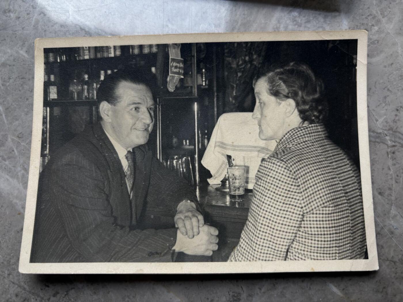 盛世勋华——号角文化勋章邮票专场拍卖第299期 英国BEM奖章大全套 1965年实发授予英国广播电视公司（BBC，英国最大的国有公共媒体机构）部门经理约翰•约翰逊，包括bem奖章 银制 带原盒 备用绶带 伊丽莎白二世女王签名证书，唐宁街十号首相府时任首相哈罗德·威尔逊祝贺信件，获得者大照片以及受勋全套信件，包括首相首席私人秘书米歇尔爵士签名，以及BBC行政总裁，电视中心，广播中心在内众多高管的十多封贺信，很有意思的大全套