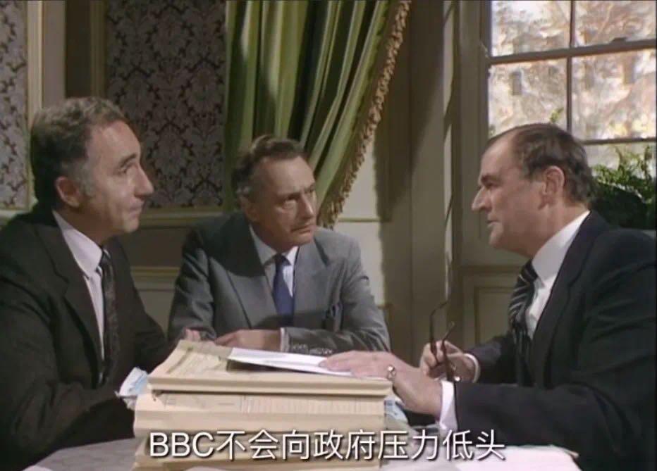 盛世勋华——号角文化勋章邮票专场拍卖第299期 英国BEM奖章大全套 1965年实发授予英国广播电视公司（BBC，英国最大的国有公共媒体机构）部门经理约翰•约翰逊，包括bem奖章 银制 带原盒 备用绶带 伊丽莎白二世女王签名证书，唐宁街十号首相府时任首相哈罗德·威尔逊祝贺信件，获得者大照片以及受勋全套信件，包括首相首席私人秘书米歇尔爵士签名，以及BBC行政总裁，电视中心，广播中心在内众多高管的十多封贺信，很有意思的大全套