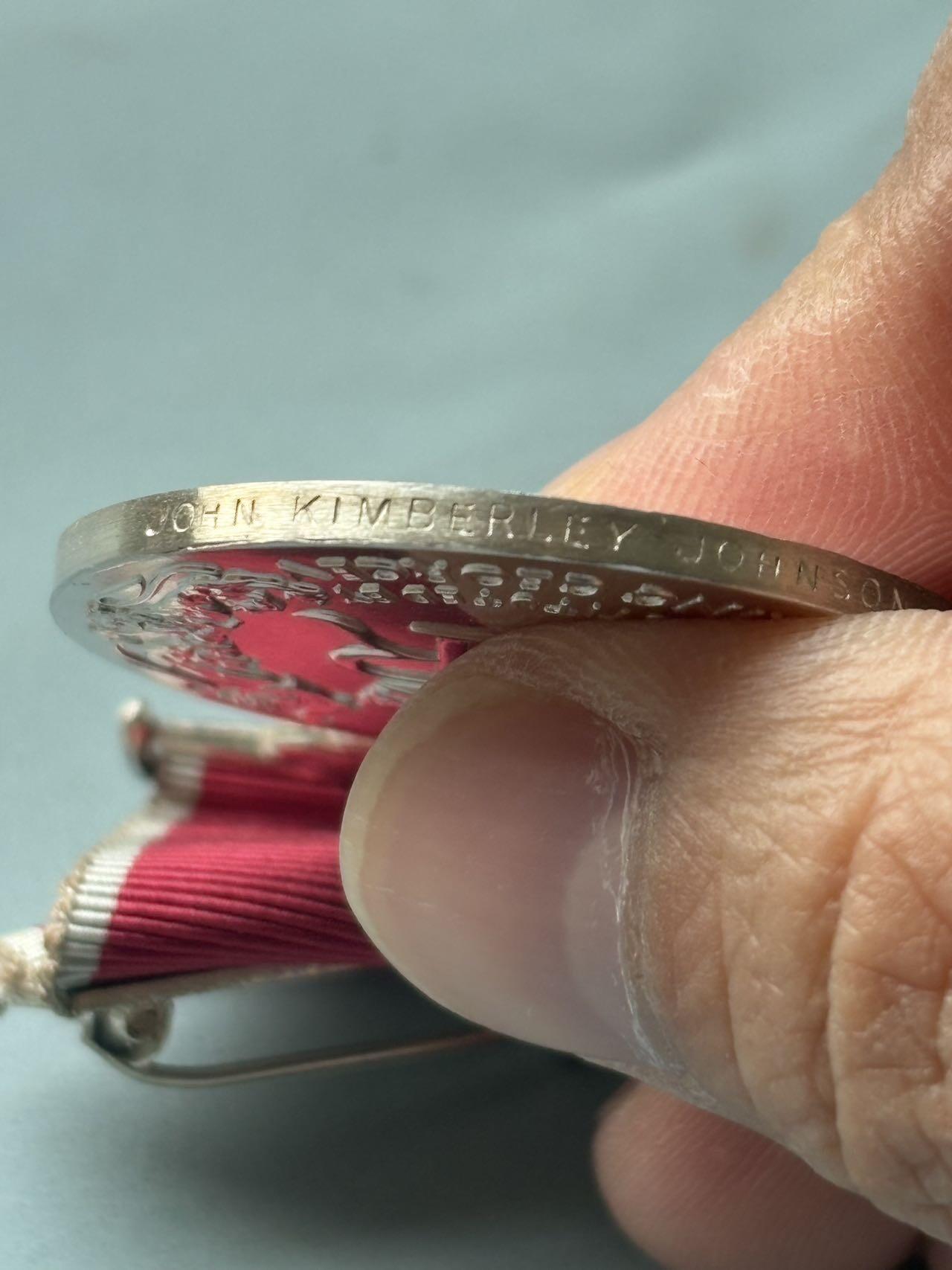 盛世勋华——号角文化勋章邮票专场拍卖第299期 英国BEM奖章大全套 1965年实发授予英国广播电视公司（BBC，英国最大的国有公共媒体机构）部门经理约翰•约翰逊，包括bem奖章 银制 带原盒 备用绶带 伊丽莎白二世女王签名证书，唐宁街十号首相府时任首相哈罗德·威尔逊祝贺信件，获得者大照片以及受勋全套信件，包括首相首席私人秘书米歇尔爵士签名，以及BBC行政总裁，电视中心，广播中心在内众多高管的十多封贺信，很有意思的大全套