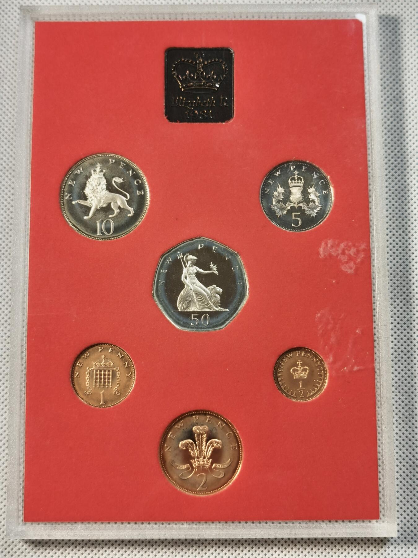  甄臻铺-世界币章拍卖（第14期）送拍享返佣金等优惠多多 1981年英国套币，淡淡自然包浆，所有面值配1枚徽章