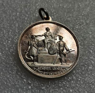 瓶子🏺第187期拍卖会 -  英国1898年学院派银质奖章  好品带镜面感