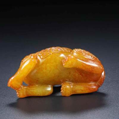 旧藏，和田玉， 名称：旺财， 尺寸：长7宽4高3厘米， 重量：总重111克。 旧藏，和田玉， 名称：旺财， 尺寸：长7宽4高3厘米， 重量：总重111克。