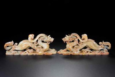 旧藏，和田玉 ,名称：龙， 尺寸：长24宽4高10厘米， 重量：总重1379克。 - 旧藏，和田玉 ,名称：龙， 尺寸：长24宽4高10厘米， 重量：总重1379克。