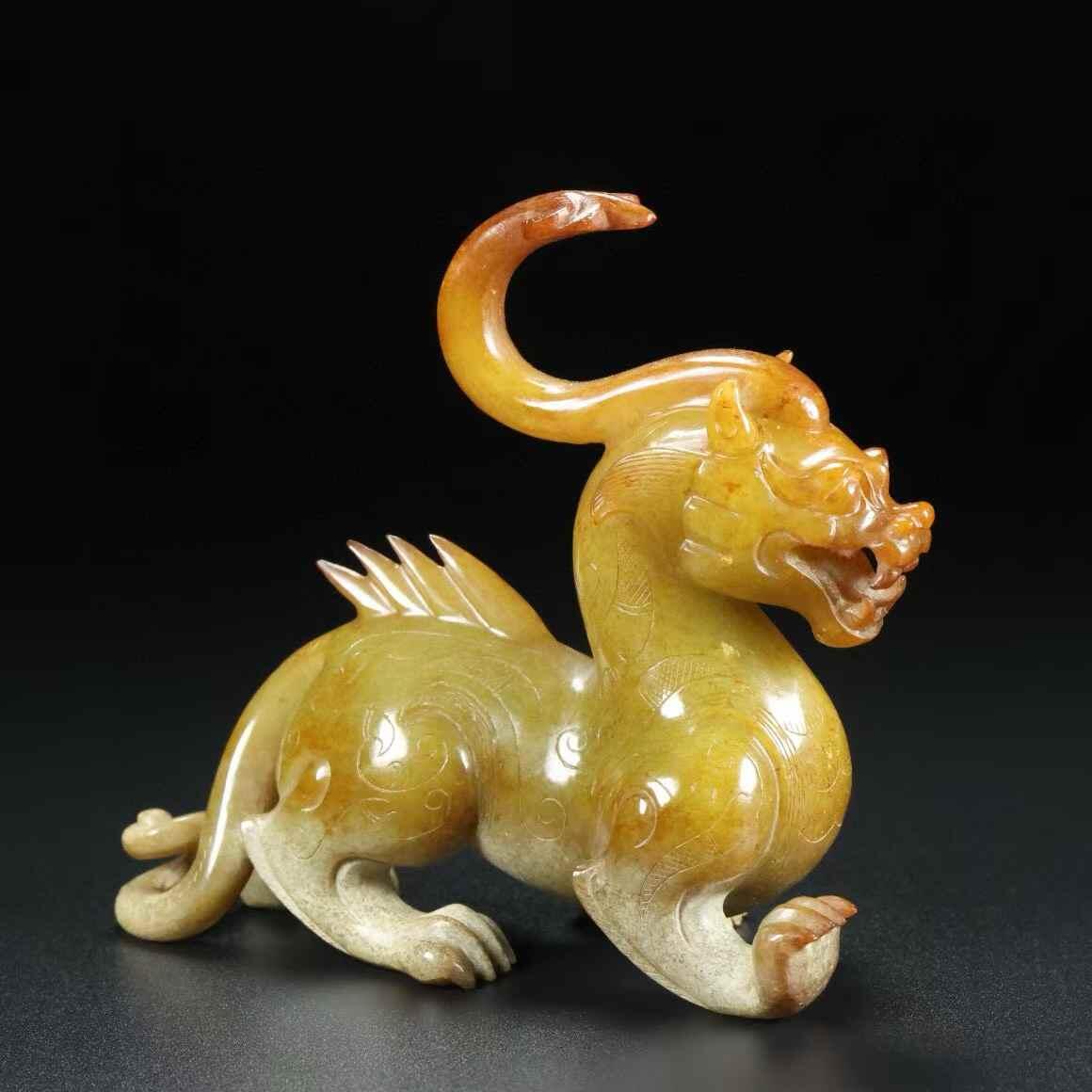 旧藏，和田玉， 名称：玉兽， 尺寸：长11宽4.5高9厘米， 重量：总重260克。 旧藏，和田玉， 名称：玉兽， 尺寸：长11宽4.5高9厘米， 重量：总重260克。