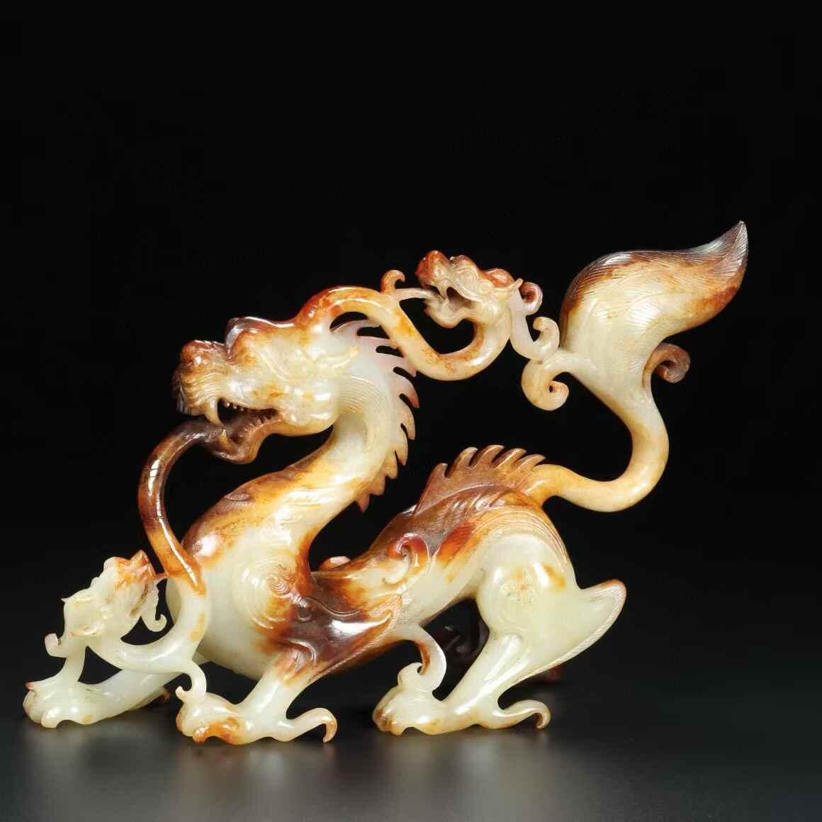 旧藏，和田玉，  名称：玉兽， 尺寸：长20宽6高13厘米， 重量：总重675克。  复制文本
