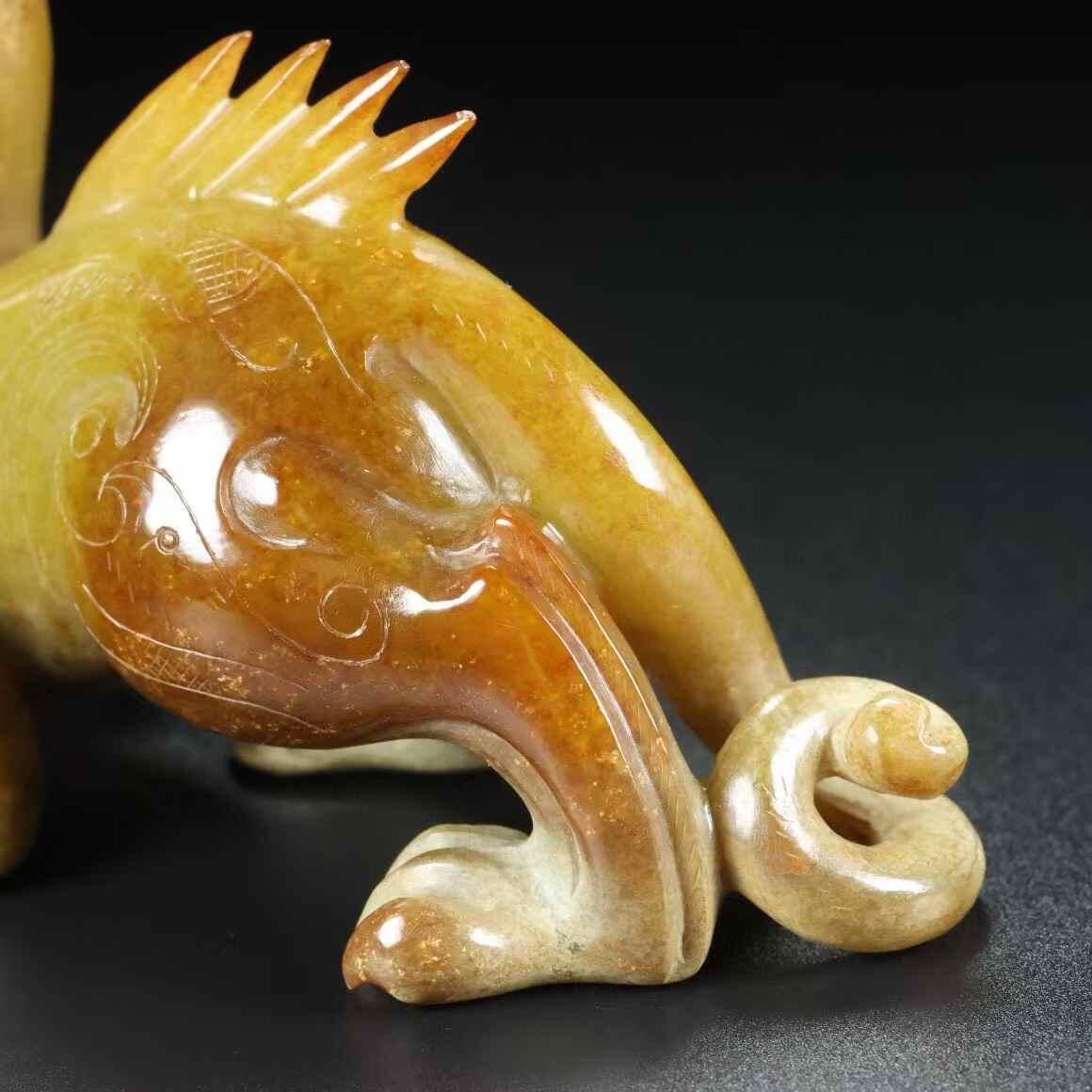 旧藏，和田玉， 名称：玉兽， 尺寸：长11宽4.5高9厘米， 重量：总重260克。 旧藏，和田玉， 名称：玉兽， 尺寸：长11宽4.5高9厘米， 重量：总重260克。