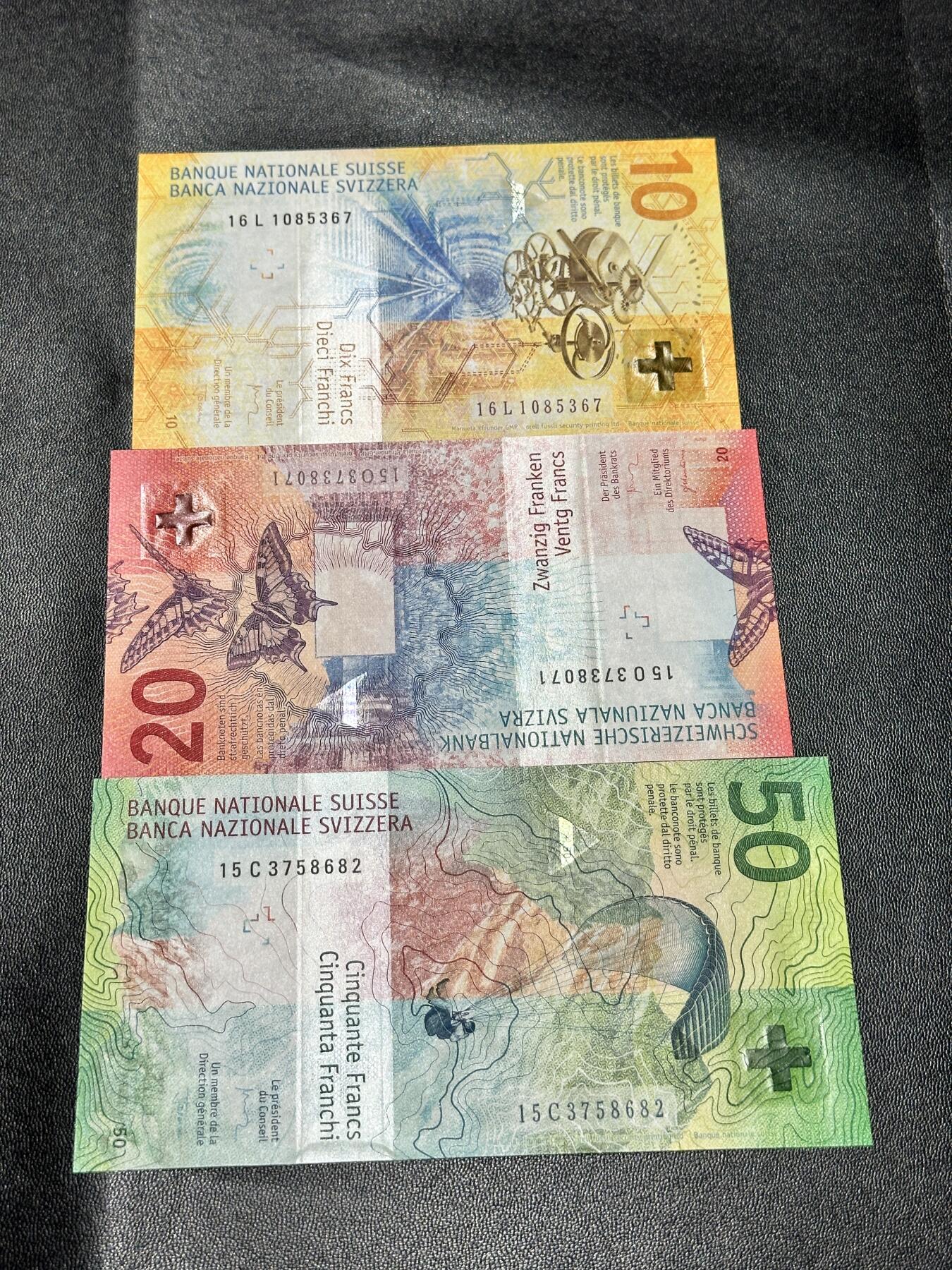 《外钞收藏家》第五百一十七期（五一假期畅拍场）（本平台长期征集拍品、欢迎联系） 瑞士手版10、20、50法郎 三张一起 全新UNC