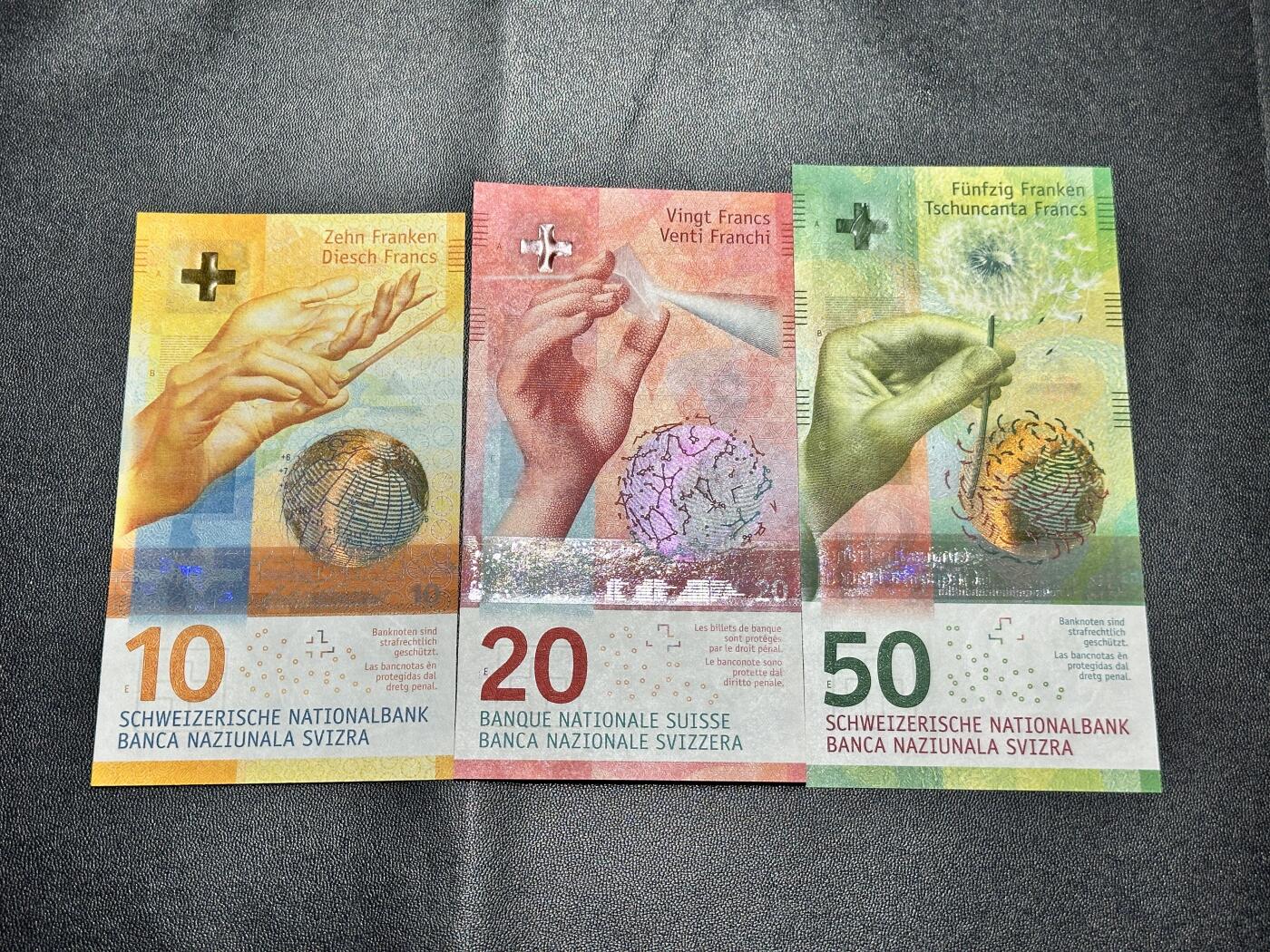 《外钞收藏家》第五百一十七期（五一假期畅拍场）（本平台长期征集拍品、欢迎联系） 瑞士手版10、20、50法郎 三张一起 全新UNC
