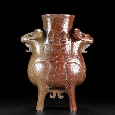 旧藏，和田玉， 名称：玉尊， 尺寸：长13.5宽7高22厘米， 重量：总重1576克。 - 旧藏，和田玉， 名称：玉尊， 尺寸：长13.5宽7高22厘米， 重量：总重1576克。