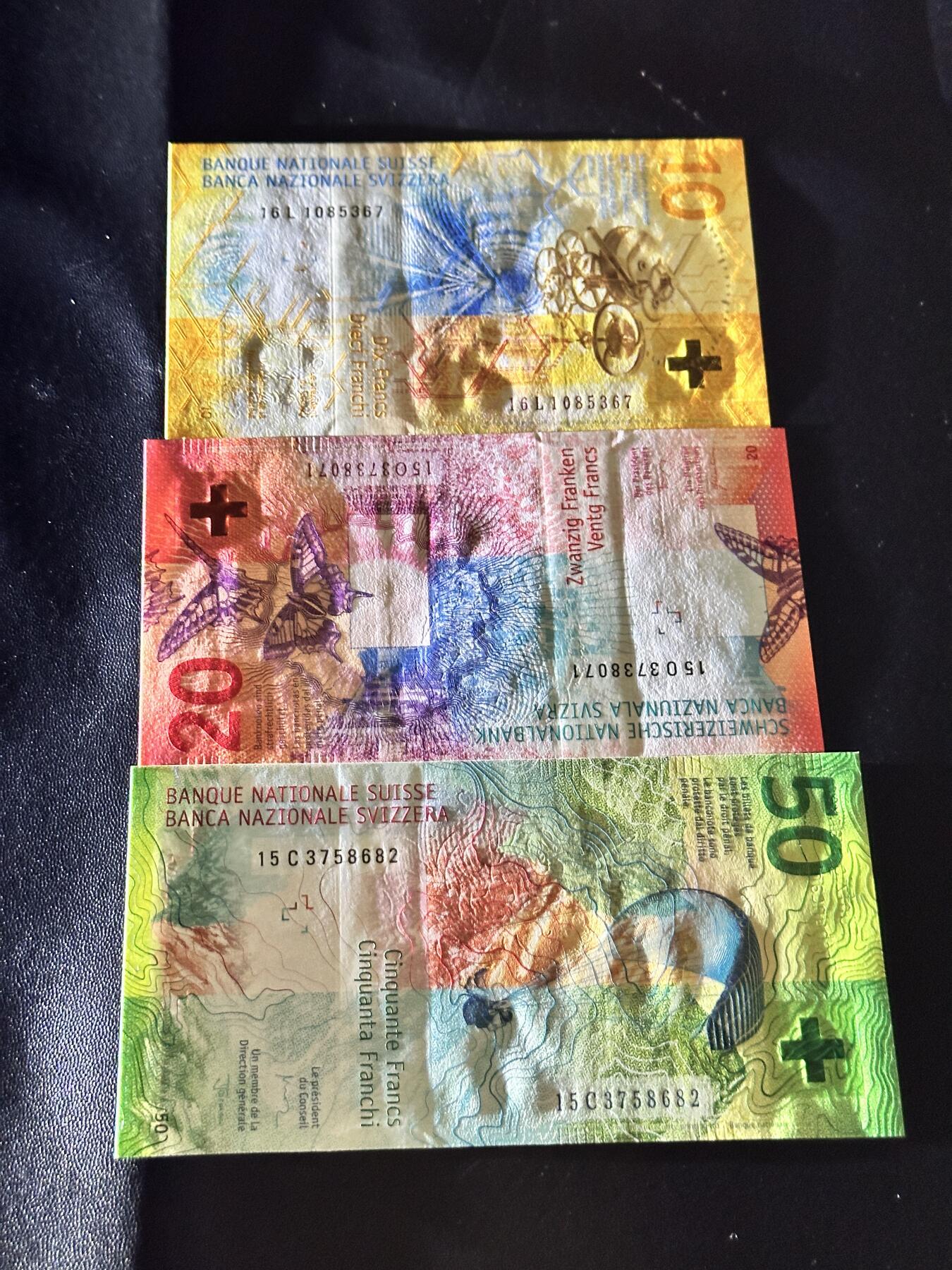 《外钞收藏家》第五百一十七期（五一假期畅拍场）（本平台长期征集拍品、欢迎联系） 瑞士手版10、20、50法郎 三张一起 全新UNC