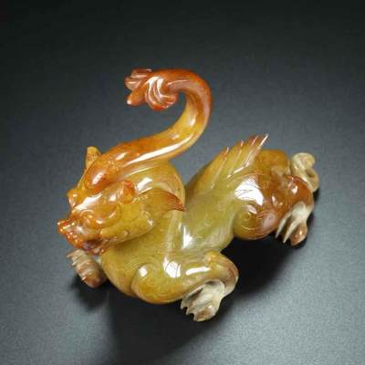 旧藏，和田玉， 名称：玉兽， 尺寸：长11宽4.5高9厘米， 重量：总重260克。 - 旧藏，和田玉， 名称：玉兽， 尺寸：长11宽4.5高9厘米， 重量：总重260克。
