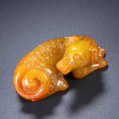 旧藏，和田玉， 名称：旺财， 尺寸：长7宽4高3厘米， 重量：总重111克。 - 旧藏，和田玉， 名称：旺财， 尺寸：长7宽4高3厘米， 重量：总重111克。