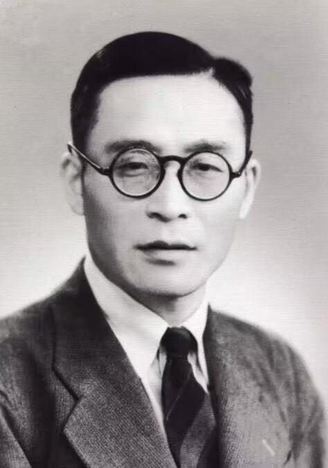 零元拍：“两弹一星”元勋，核工业之父程开甲院士和“中国进入太空第一人”杨利伟双人亲笔签名绝版太空邮局“中国航天日”设立纪念封！程老多难得就不用说了，杨利伟的还是经典的老款签名。绝对是第九个“中国航天日”最强的收藏重器！