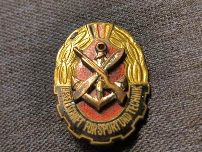 古林万国勋赏爱藏第12期-分享拍场赚佣金 - 民主德国GTS-体育技术协会会员证章 五十年代大版分体热珐琅材质