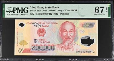 桂P钱币文化工作室拍卖第三十六期 - 越南20万🛡️塑料错钞，序列号错误，左右号码不一致，PMG67高分，少见品种