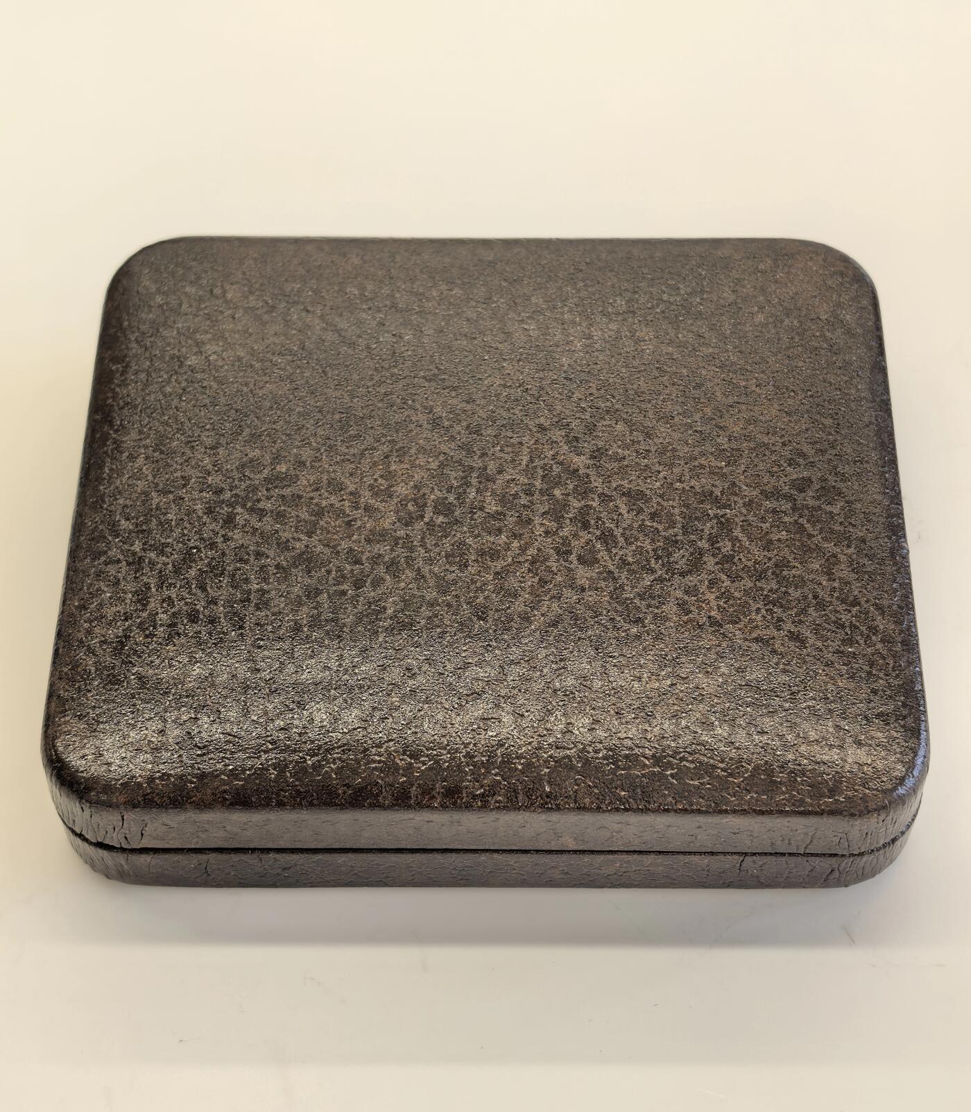 博洋堂“春风得意”四月精品专场暨第120期（全场包邮） 巴哈马1978年查尔斯王子10元精制银币原盒，直径50mm，重45.36g。UNC末流通，PROOF精制币，原汁原味老包浆，状态极佳。