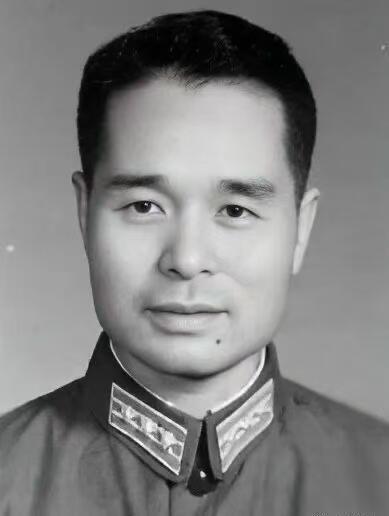 零元拍：“两弹一星”元勋，核工业之父程开甲院士和“中国进入太空第一人”杨利伟双人亲笔签名绝版太空邮局“中国航天日”设立纪念封！程老多难得就不用说了，杨利伟的还是经典的老款签名。绝对是第九个“中国航天日”最强的收藏重器！