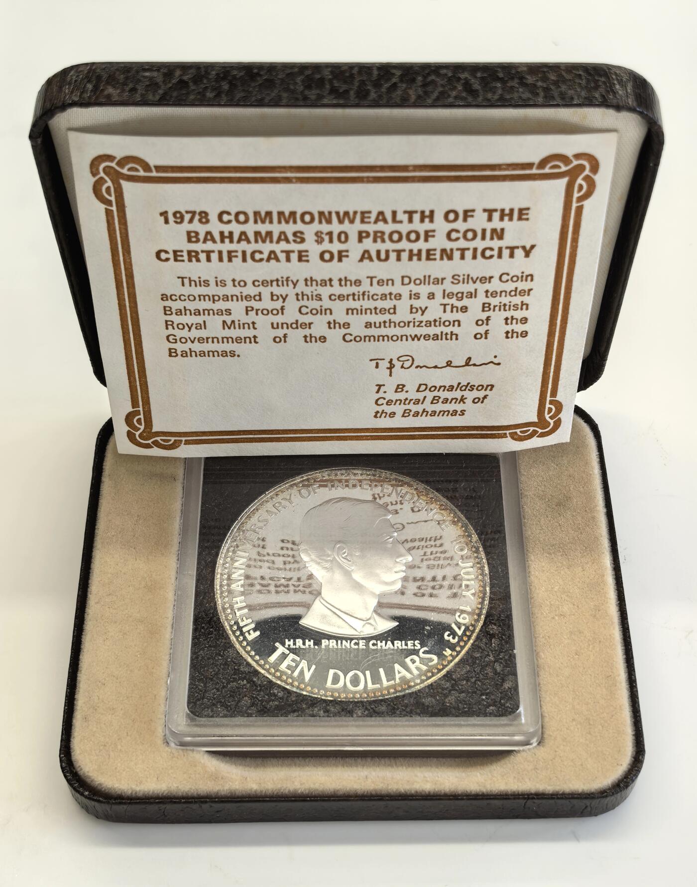 博洋堂“春风得意”四月精品专场暨第120期（全场包邮） 巴哈马1978年查尔斯王子10元精制银币原盒，直径50mm，重45.36g。UNC末流通，PROOF精制币，原汁原味老包浆，状态极佳。