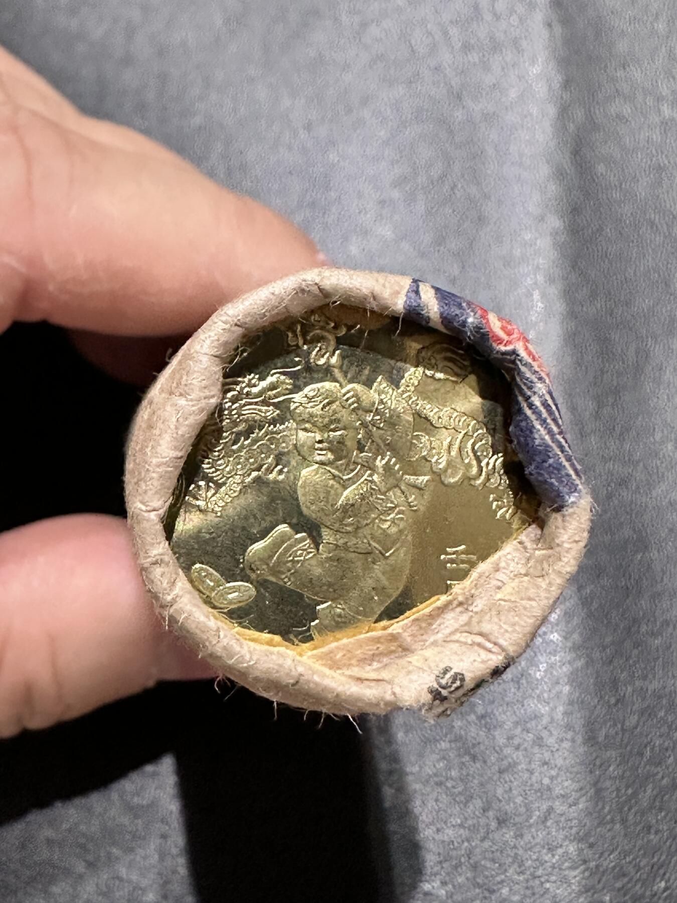 《外钞收藏家》第五百一十七期（五一假期畅拍场）（本平台长期征集拍品、欢迎联系） 一轮生肖龙 纪念币1元 一卷 