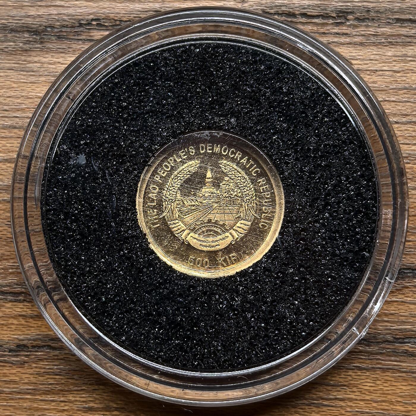 凡希社世界钱币微拍第三百零二期 2012老挝大金塔500KIP小金币，0.5g，999金。