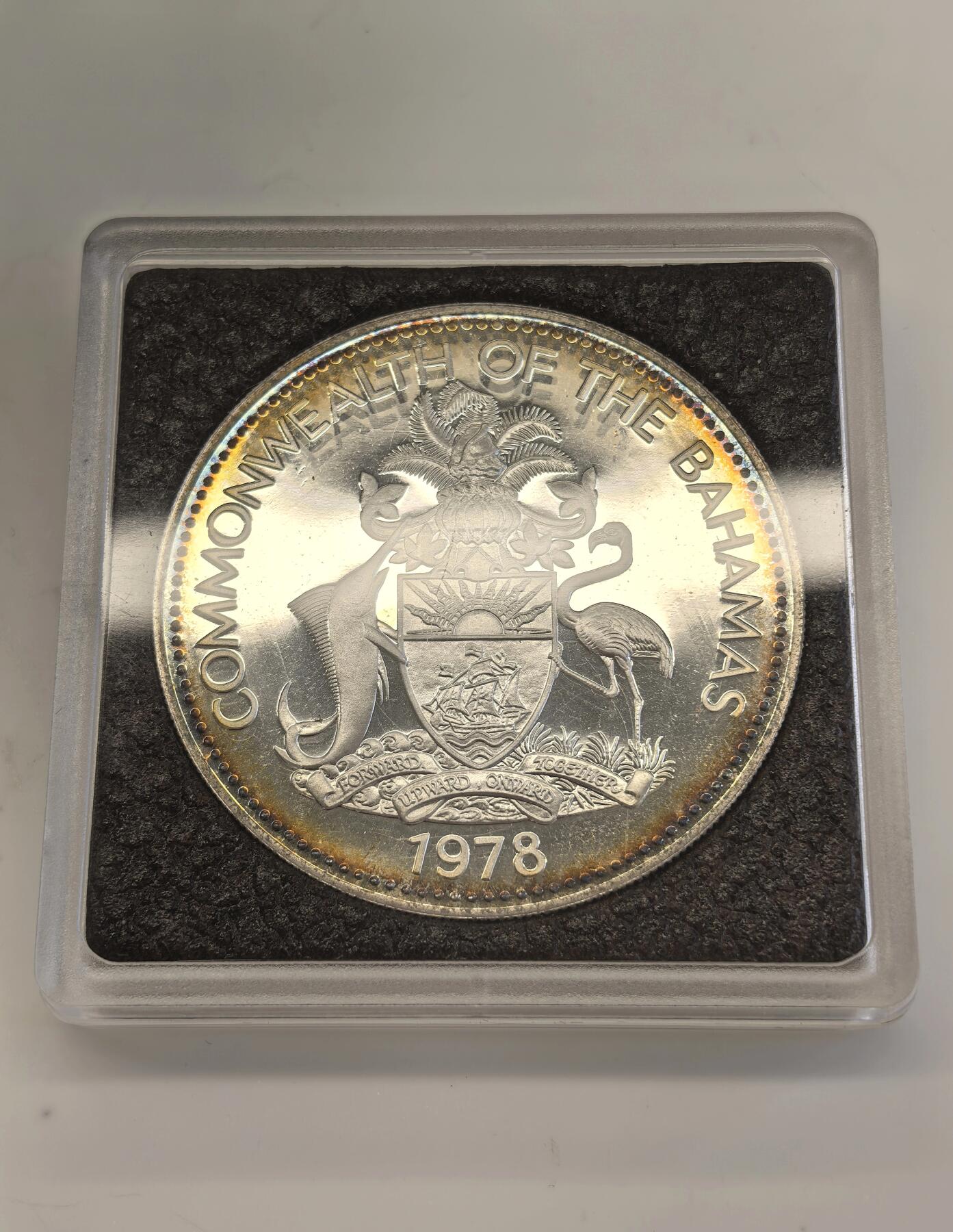 博洋堂“春风得意”四月精品专场暨第120期（全场包邮） 巴哈马1978年查尔斯王子10元精制银币原盒，直径50mm，重45.36g。UNC末流通，PROOF精制币，原汁原味老包浆，状态极佳。