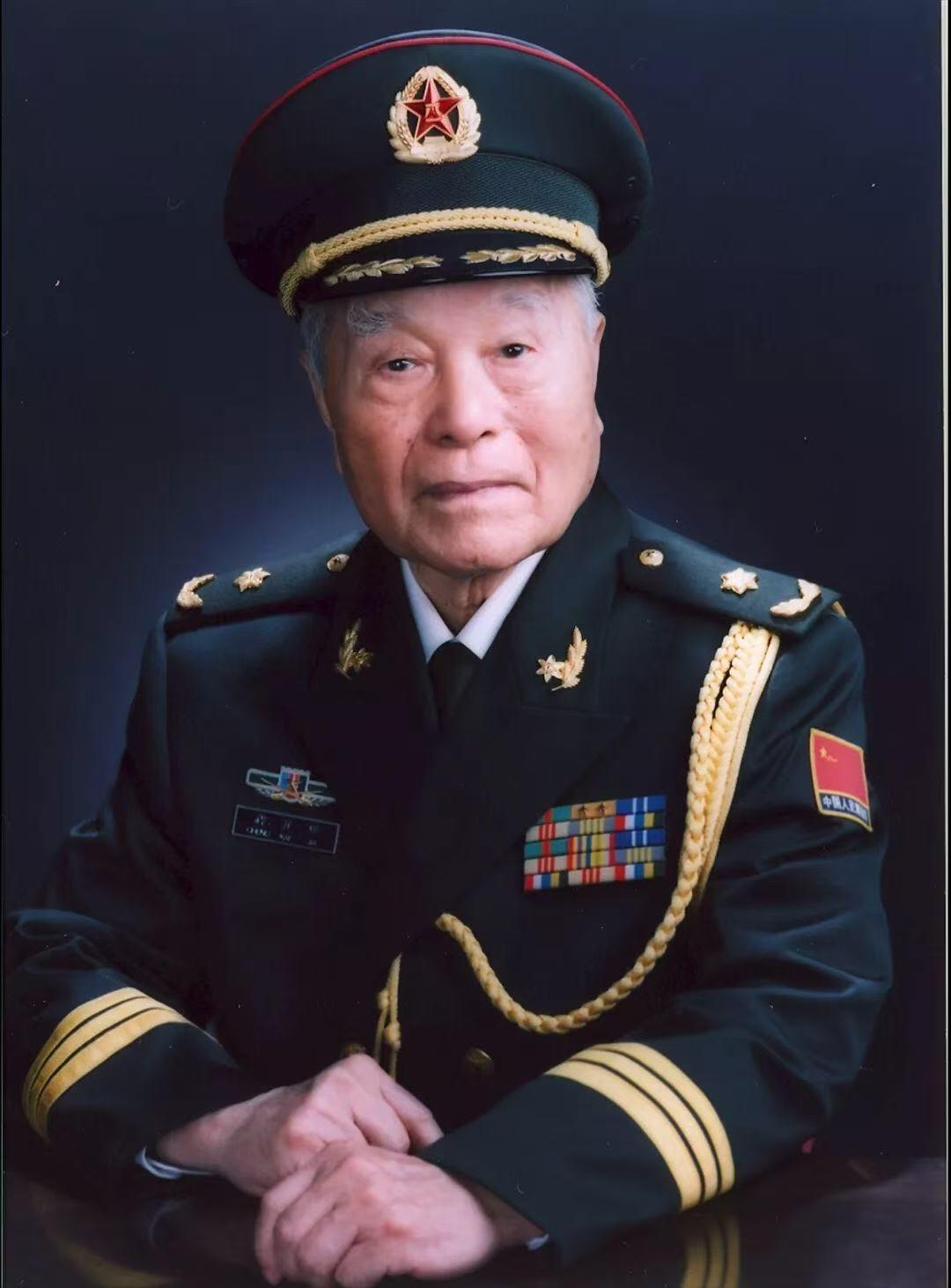 零元拍：“两弹一星”元勋，核工业之父程开甲院士和“中国进入太空第一人”杨利伟双人亲笔签名绝版太空邮局“中国航天日”设立纪念封！程老多难得就不用说了，杨利伟的还是经典的老款签名。绝对是第九个“中国航天日”最强的收藏重器！