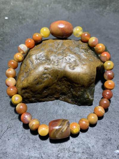 精美冻料拉丝念字珠战国红玛瑙手串一条 精美冻料拉丝念字珠战国红玛瑙手串一条