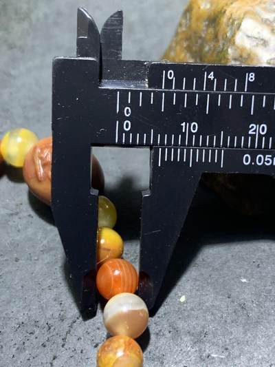 精美冻料拉丝念字珠战国红玛瑙手串一条 精美冻料拉丝念字珠战国红玛瑙手串一条