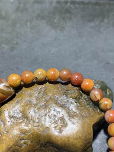 精美冻料拉丝念字珠战国红玛瑙手串一条 精美冻料拉丝念字珠战国红玛瑙手串一条