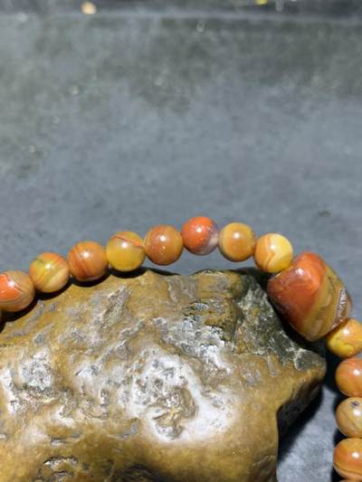 精美冻料拉丝念字珠战国红玛瑙手串一条 精美冻料拉丝念字珠战国红玛瑙手串一条
