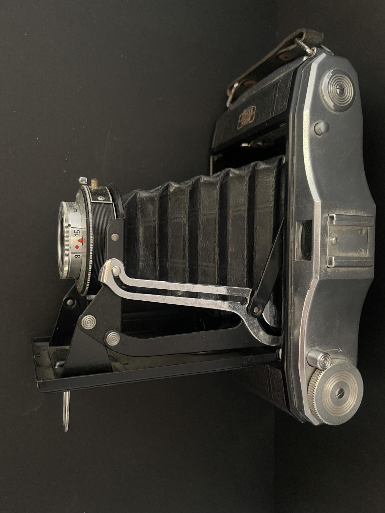 海外回流精品拍卖 法国回流19世纪蔡司火车头皮囊相机