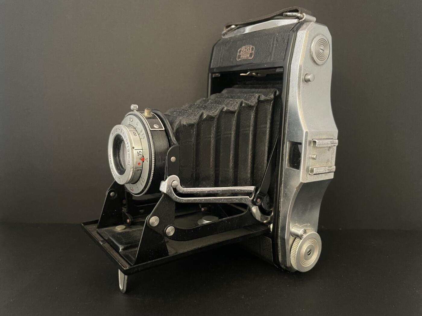 海外回流精品拍卖 法国回流19世纪蔡司火车头皮囊相机