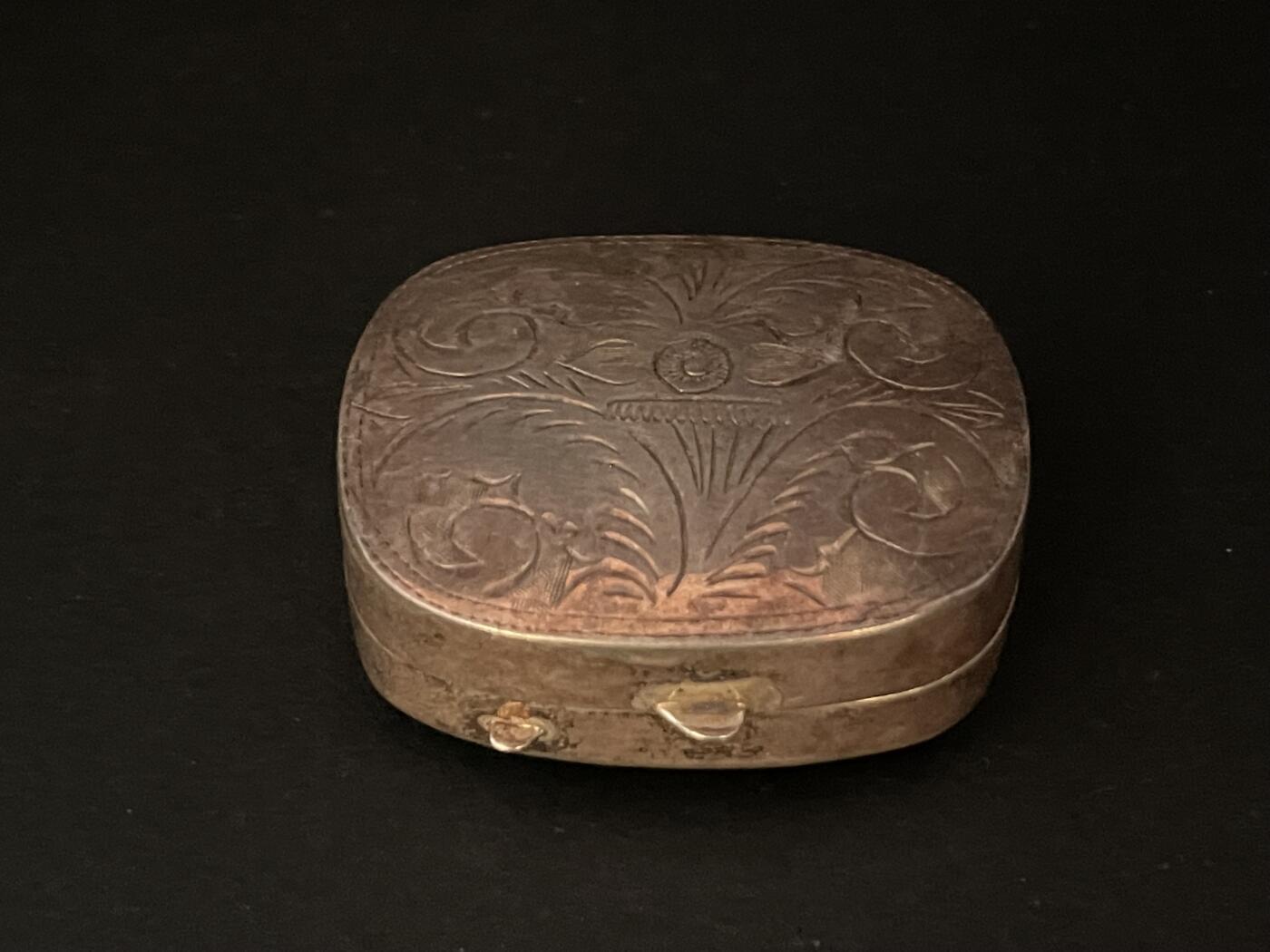 海外回流精品专场（鸽子请绕行） 法国回流19世纪纯银花卉银盒子