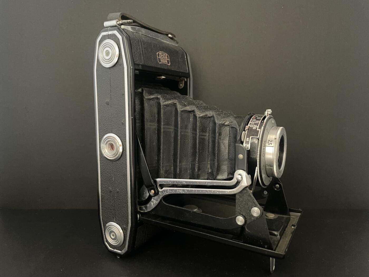 海外回流精品拍卖 法国回流19世纪蔡司火车头皮囊相机