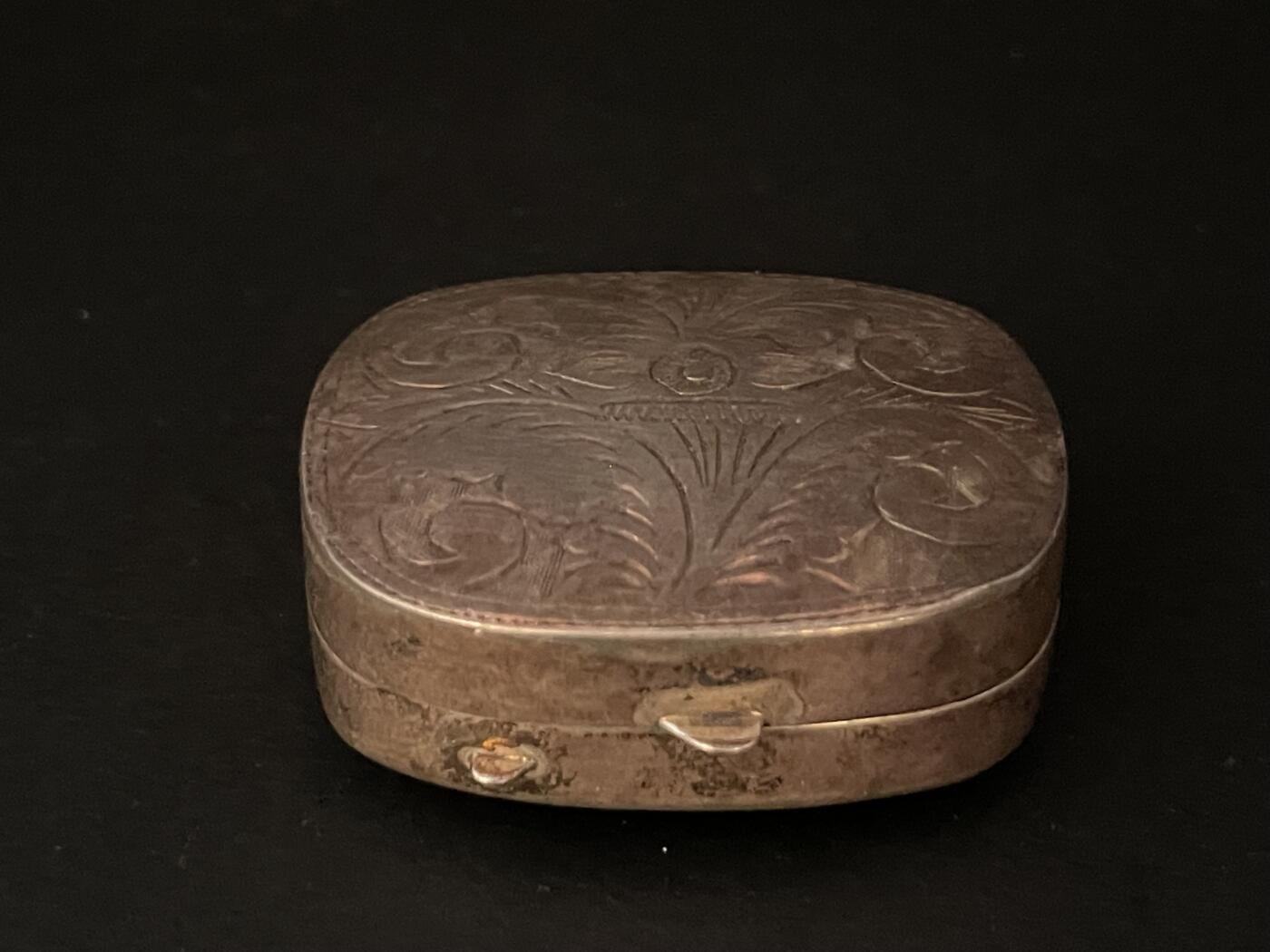 海外回流精品专场（鸽子请绕行） 法国回流19世纪纯银花卉银盒子