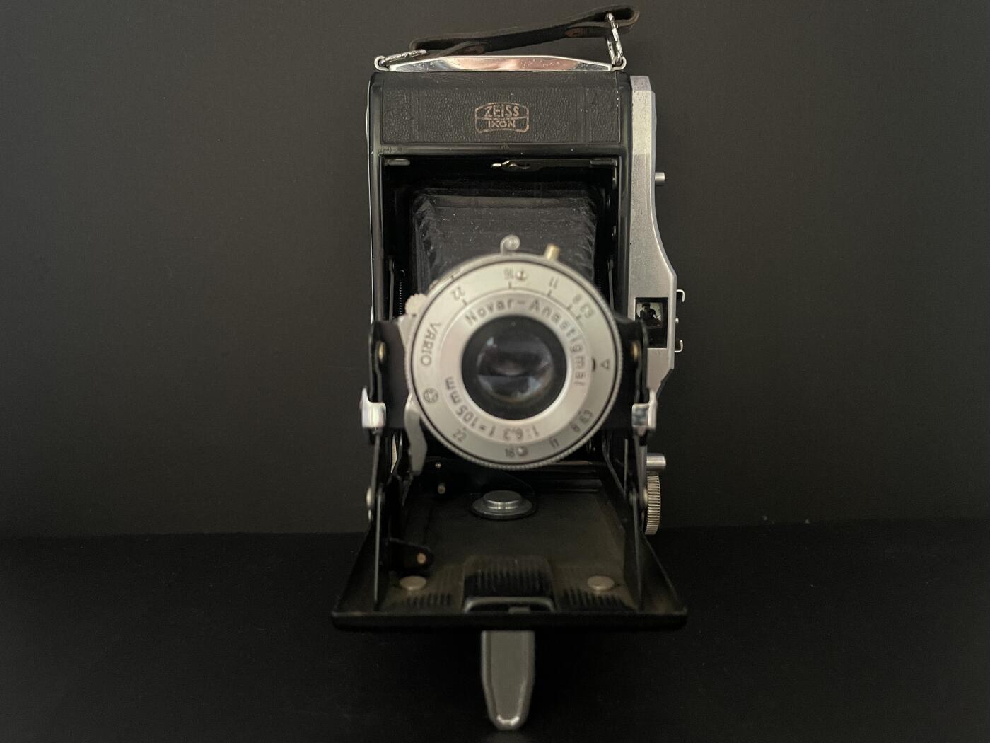 海外回流精品拍卖 法国回流19世纪蔡司火车头皮囊相机