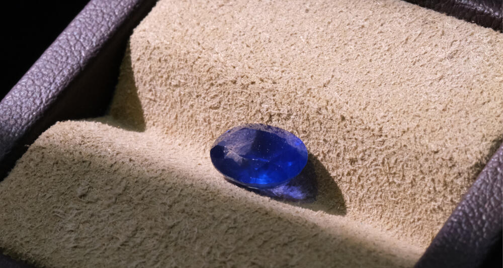 德泉缘2025上海之巅春季拍卖会 蓝色蓝宝石裸石一颗 总重2.62ct