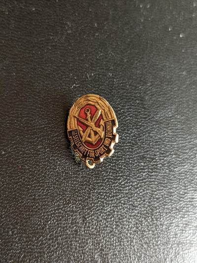 荷兰第119期勋赏拍卖 - 民主德国体育技术协会会员证章
