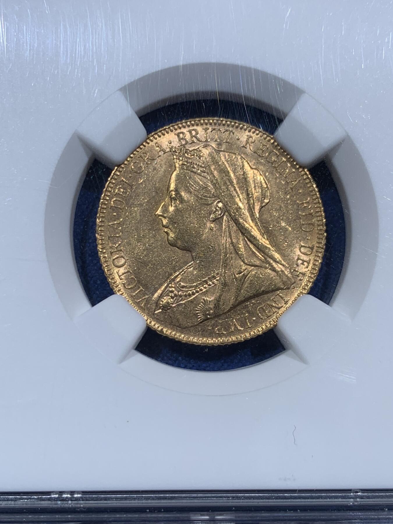 《竞宝斋》第377场 周日，周一 2场连拍 （全场包邮） NGC MS62 英国 1900年 1索维林 维多利亚披纱马剑 金币 状态较好 8克 917金