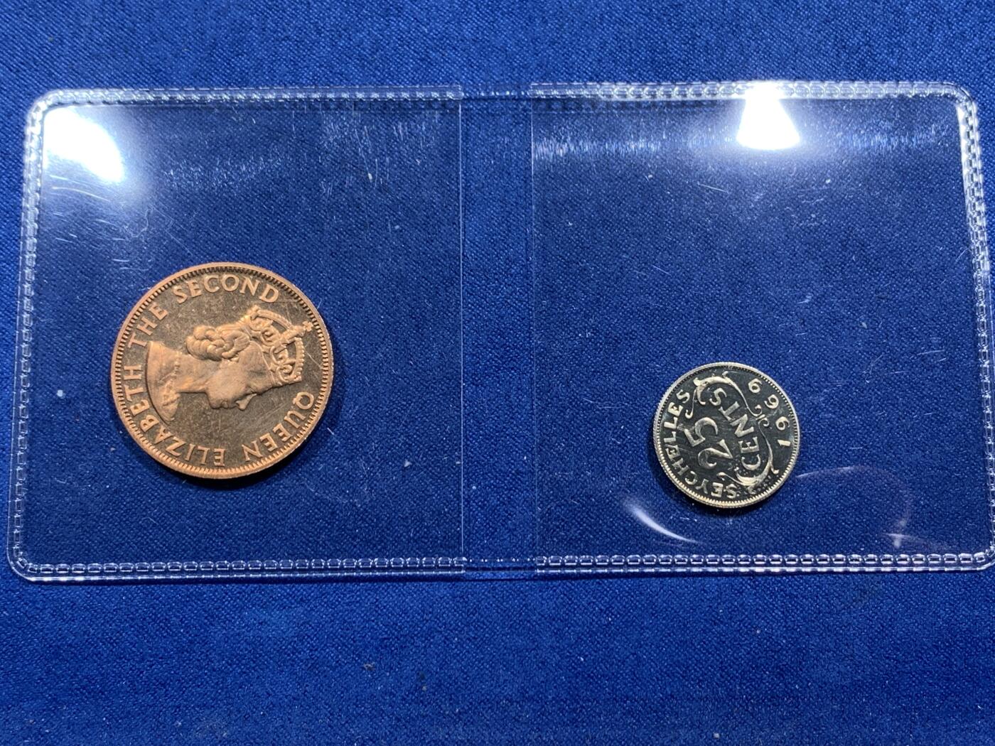 《竞宝斋》第377场 周日，周一 2场连拍 （全场包邮） 塞舌尔1969年伊二原盒精制套币 盒子保存得很不错 细节见图